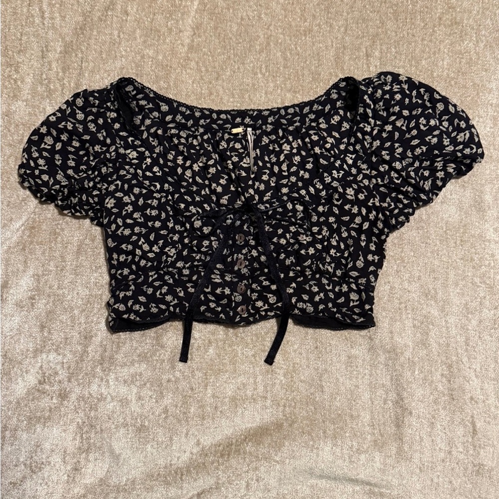 Free People Black and Puff Sleeve Crop top